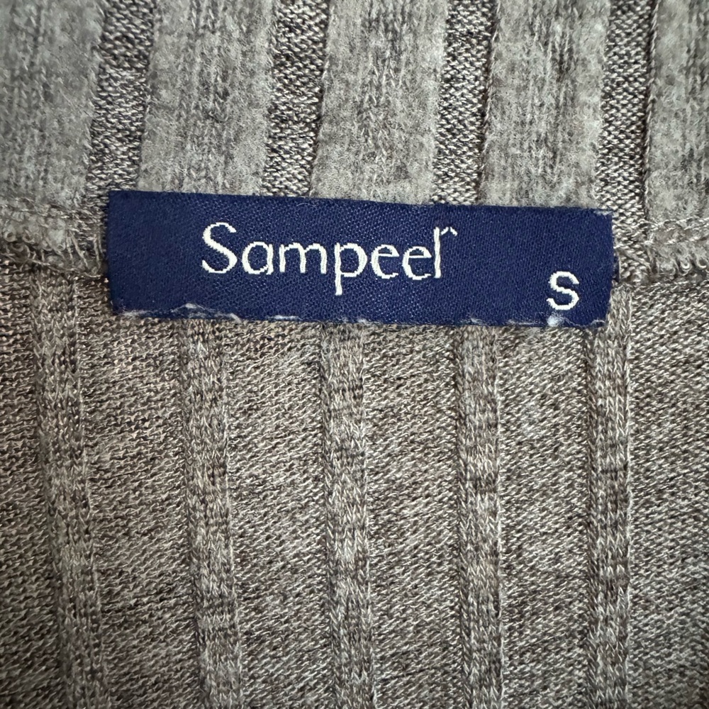 Soft Ribbed V-Neck Top - Picture 3 of 5